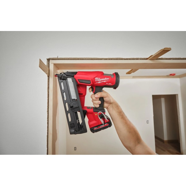 Фото - Цвяхозабивач Milwaukee M18 FN16GA-202X (4933478092)