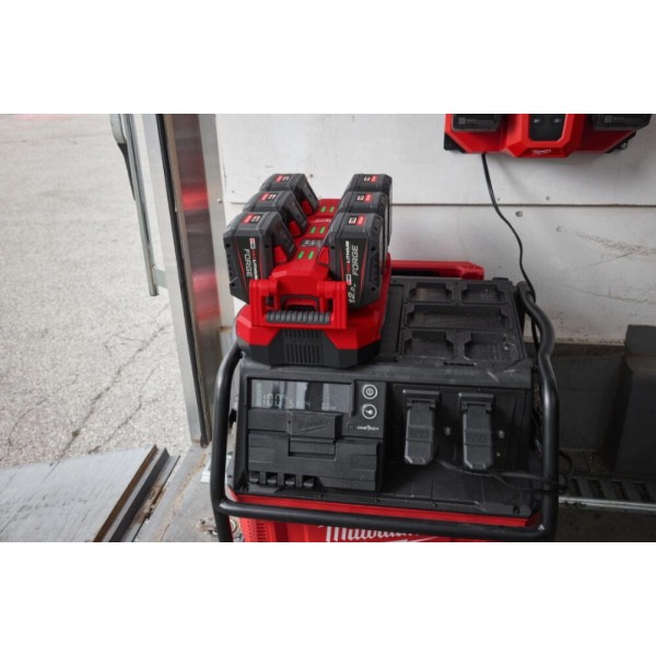 Фото - З/П до акумуляторної батареї для електроінструментів Milwaukee M18 MPC6EU (4932498551)