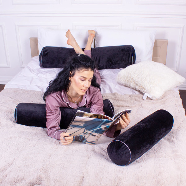 Фото - Подушка валик MirSon №8400 Velvet Line 28-0007 Black Tencel 70х16 см (2200006253860)