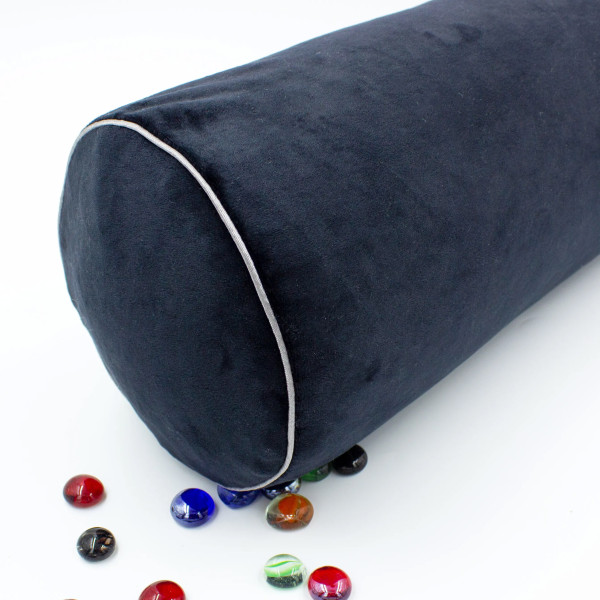 Фото - Подушка валик MirSon №8400 Velvet Line 28-0007 Black Tencel 70х16 см (2200006253860)