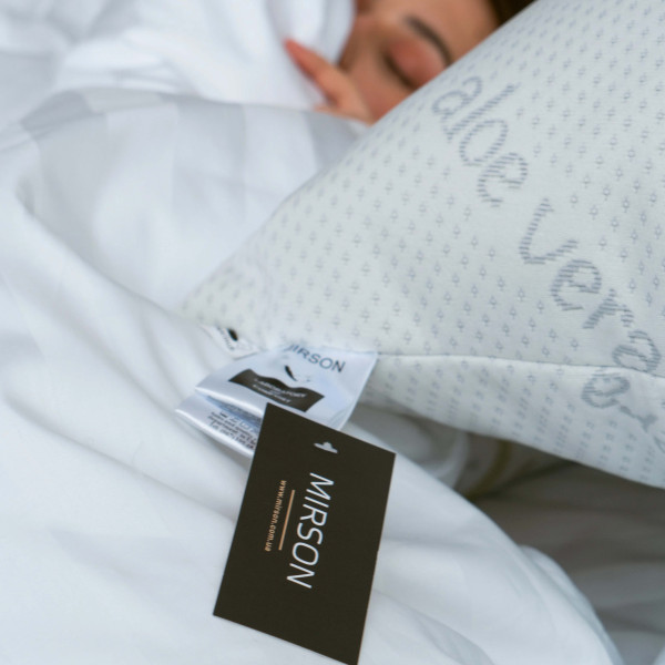 Фото - Подушка стандартна MirSon №865 Dorotea з Евкаліптом Hand made Пружна 70х70 см (2200003213867)