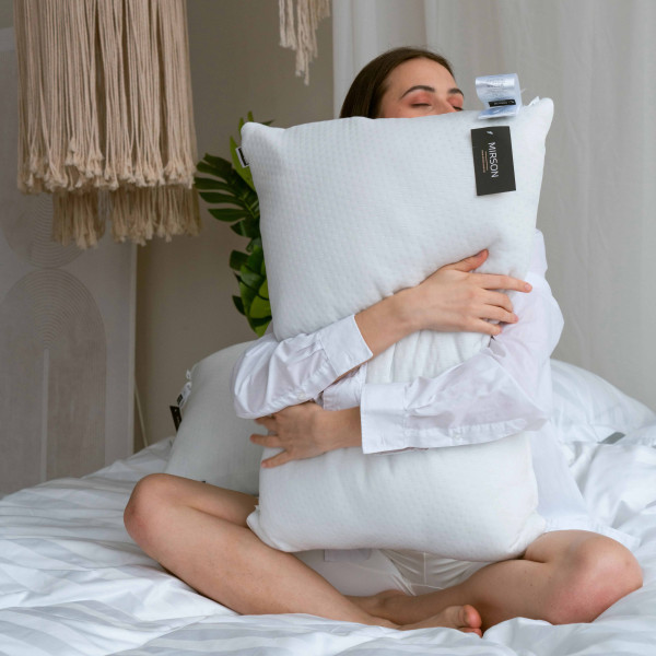 Фото - Подушка стандартна MirSon №805 Julia EcoSilk Hand made 60х60 см (2200003197044)