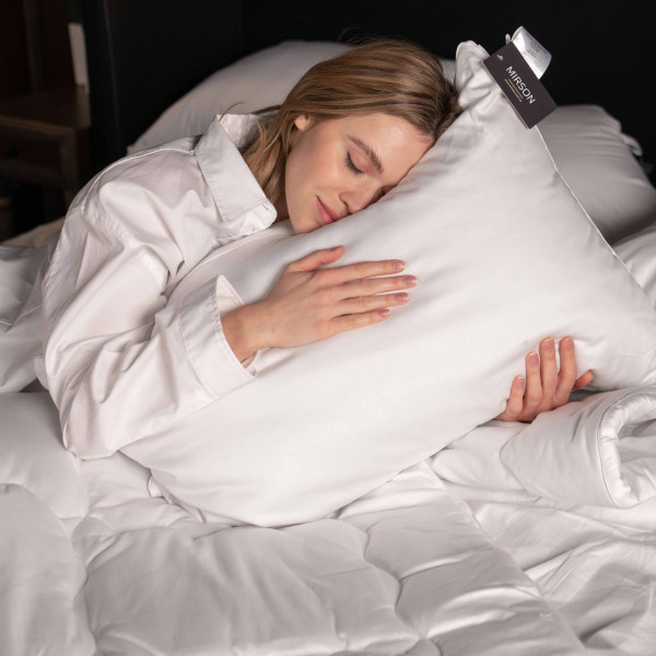 Фото - Подушка стандартна MirSon 1179 Luxury Exclusive EcoSilk 60х60 см (2200001515963)