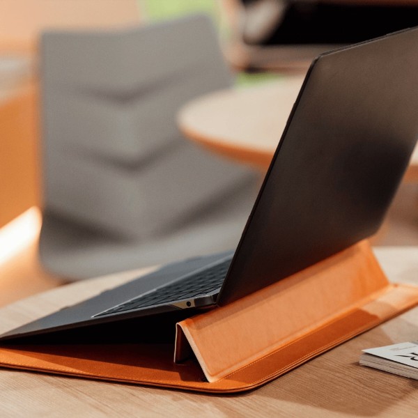 Фото - Чехол для ноутбука Moshi Muse 13" 3-in-1 Slim Laptop Sleeve Caramel Brown for MacBook Pro 13" M1/M2/MacBook Air 13" M1 (99MO034751)