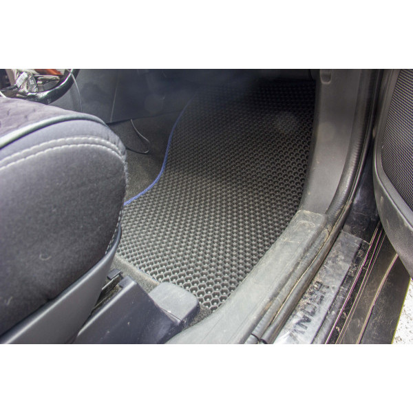 Фото - Коврики из экокожи в салон авто EVAtech для Outlander 5 seats Mitsubishi 2013 3 поколение SUV EU (MT31513C5LA2BBB)