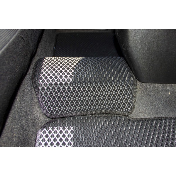 Фото - Коврики из экокожи в салон авто EVAtech для Outlander Mitsubishi 2003-2006 1 поколение SUV EU (MT3179CEC5CP1BBB)