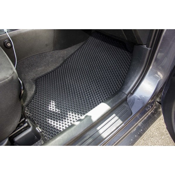 Фото - Коврики из экокожи в салон авто EVAtech для Outlander Mitsubishi 2003-2006 1 поколение SUV EU (MT3179CVO5CP1BBB)
