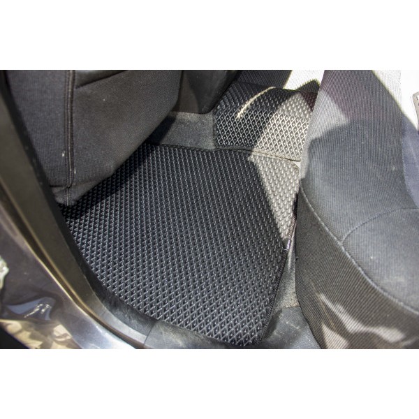 Фото - Коврики из экокожи в салон авто EVAtech для Outlander Mitsubishi 2003-2006 1 поколение SUV EU (MT3179CCC5CP1BBB)