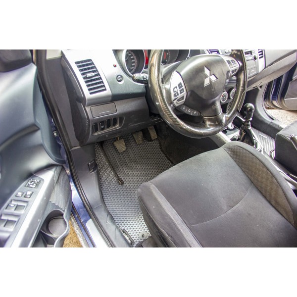 Фото - Коврики из экокожи в салон авто передние EVAtech для Outlander XL Mitsubishi 2006-2012 2 поколение SUV EU MT3181AV2AV2BBB