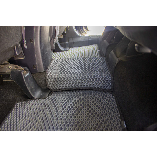 Фото - Килимки з екошкіри в салон авто EVAtech для Outlander XL Mitsubishi 2006-2012 2 покоління SUV EU (MT3181CV5AV2BBB)