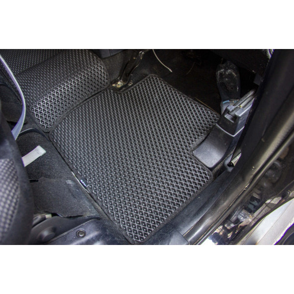 Фото - Килимки з екошкіри в салон авто EVAtech для Outlander XL Mitsubishi 2006-2012 2 покоління SUV EU (MT3181CV5AV2BBB)