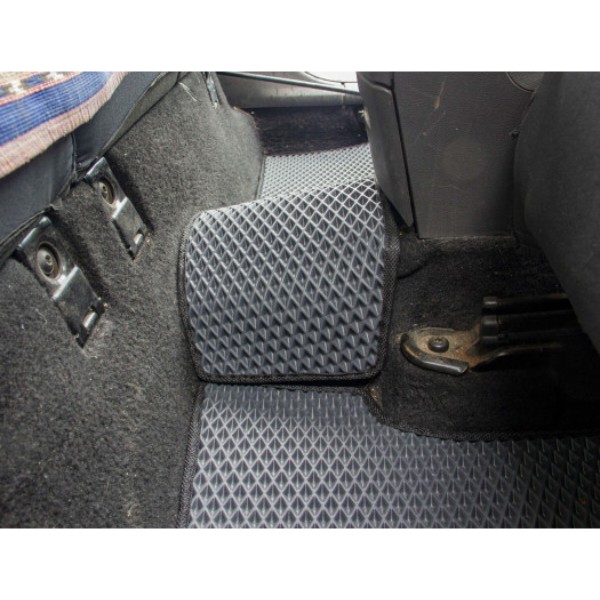 Фото - EVA коврики в салон авто EVAtech для Focus (C307) 3-doors MT Ford 2005-2010 2 поколение Htb EU FD32208CV5TL2RGB