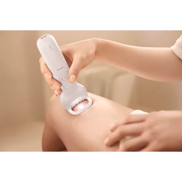 Фото - Мультифункциональный прибор по уходу за кожей Philips с насадкой Skin LED BRE738/00 серии 9900