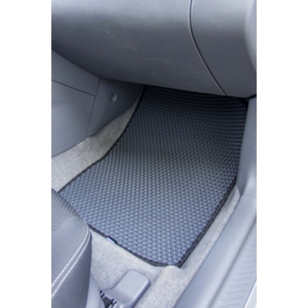 Фото - Коврики из экокожи в салон авто передние EVAtech для 3 (BK) Mazda 2004-2009 1 поколение Sedan EU MZ3135A2BBB