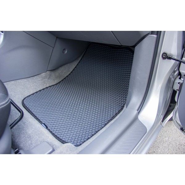 Фото - Коврики из экокожи в салон авто передние EVAtech для 3 (BK) Mazda 2004-2009 1 поколение Sedan EU MZ3135A2BBB
