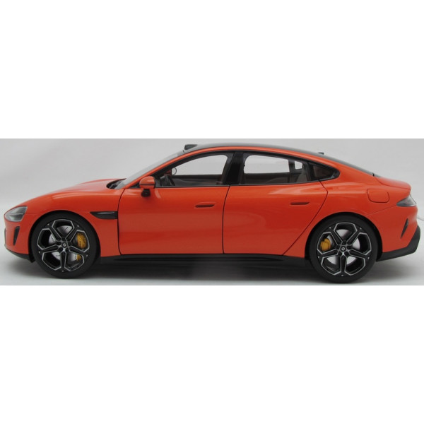Фото - Коллекционная машинка 1:18 Xiaomi SU7 1/18 Lava Orange (BHR08KOGL)