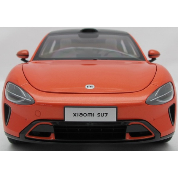 Фото - Коллекционная машинка 1:18 Xiaomi SU7 1/18 Lava Orange (BHR08KOGL)