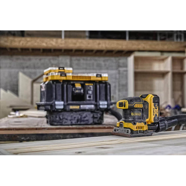 Фото - Віброшліфовальна машина DeWALT 18 В XR Li-lon (DCW200N)