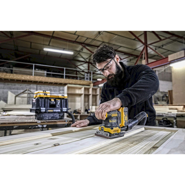 Фото - Віброшліфовальна машина DeWALT 18 В XR Li-lon (DCW200N)