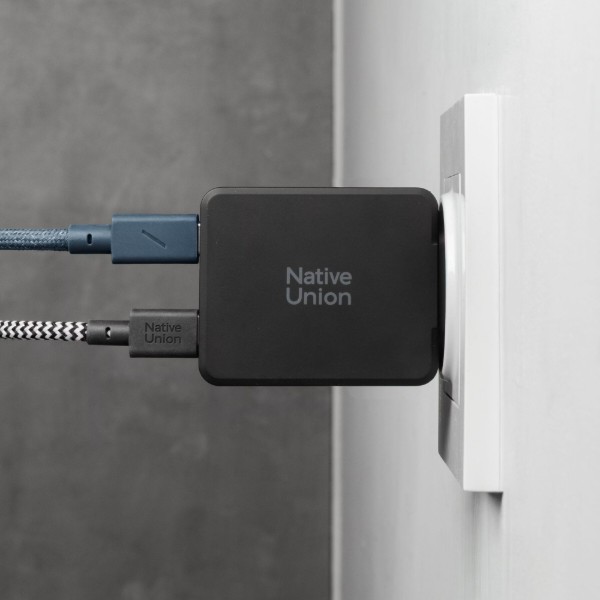 Фото - Мережевий зарядний пристрій Native Union Pocket GaN Charger PD 65W Dual USB-C Port Black (POCK-PD65-BLK-EU)