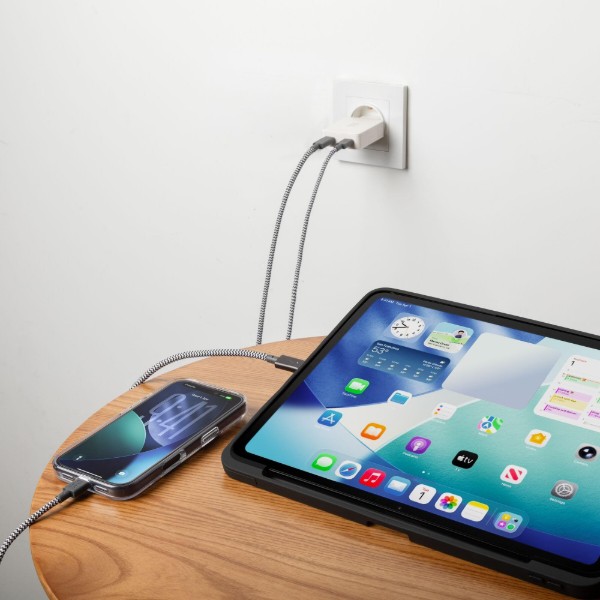 Фото - Мережевий зарядний пристрій Native Union Pocket GaN Charger PD 65W Dual USB-C Port White (POCK-PD65-WHT-EU)