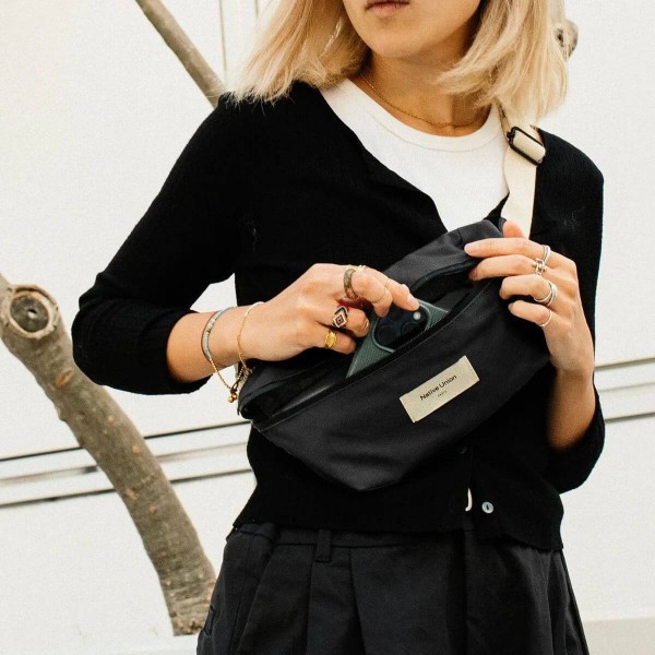 Фото - Поясна сумка Native Union W.F.A Crossbody Pouch Black (CROS-POUCH-BLK)