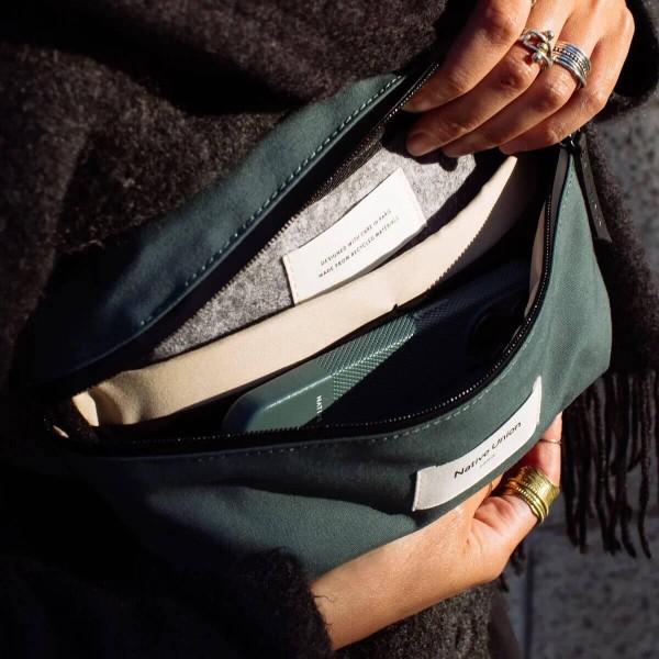 Фото - Поясна сумка Native Union W.F.A Crossbody Pouch Slate Green (CROS-POUCH-GRN)