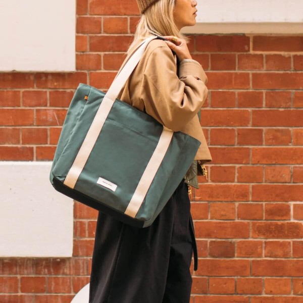 Фото - Сумка для ноутбуку Native Union W.F.A Tote Bag Pro Slate Green (TOTE-PRO-BAG-GRN)