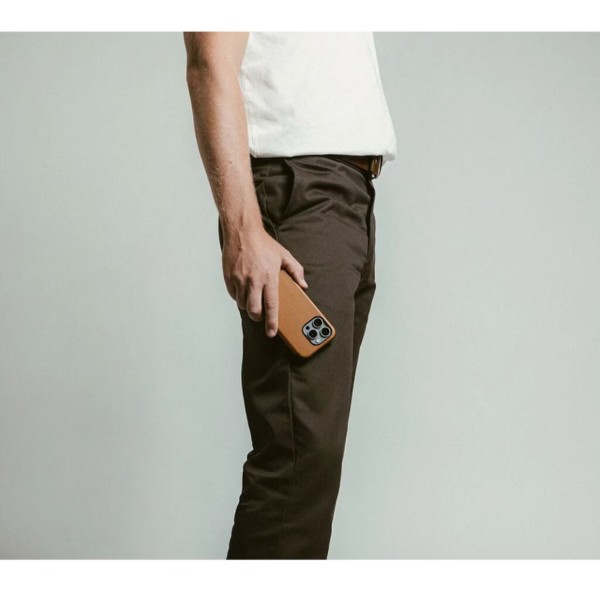 Фото - Чохол для смартфону Nomad Modern Leather Folio English Tan for iPhone 16 Pro (NM01678885)