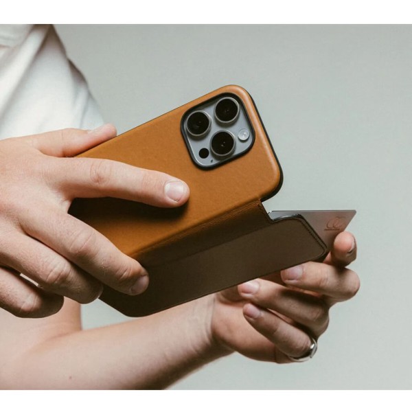 Фото - Чохол для смартфону Nomad Modern Leather Folio English Tan for iPhone 16 Pro Max (NM01673385)