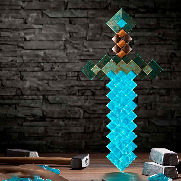 Фото - Колекційна фігурка Noble Collection MINECRAFT Diamond Sword 55 см (NN3728)