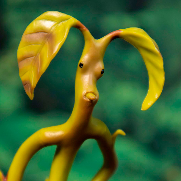 Фото - Колекційна фігурка Noble Collection FANTASTIC BEASTS Bowtruckle 20 см (NN5006)