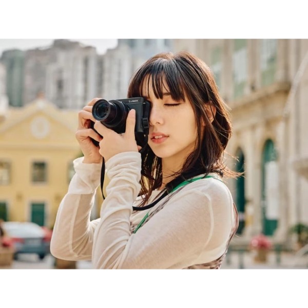 Фото - Фотокамера беззеркальная Panasonic DC-L10 Black (DC-L10E-K)