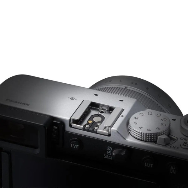 Фото - Фотокамера беззеркальная Panasonic DC-L10 Silver (DC-L10E-S)