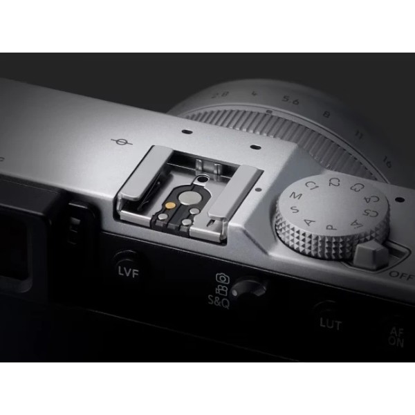 Фото - Фотокамера беззеркальная Panasonic DC-L10 Silver (DC-L10E-S)