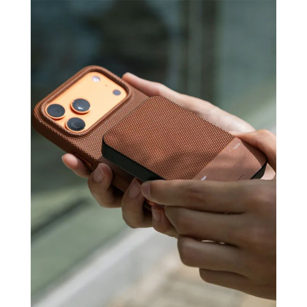 Фото - Батарея мобильная Native Union Classic Magnetic Power Bank Qi2 10 000mAh Tan (PB-10KMS-TAN)