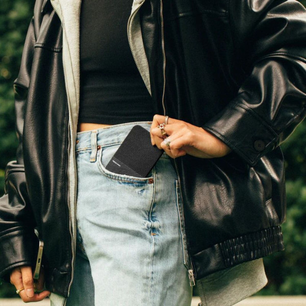 Фото - Батарея мобильная Native Union (Re) Classic Magnetic Power Bank 5 000mAh Black (PB-5KMS-BLK)