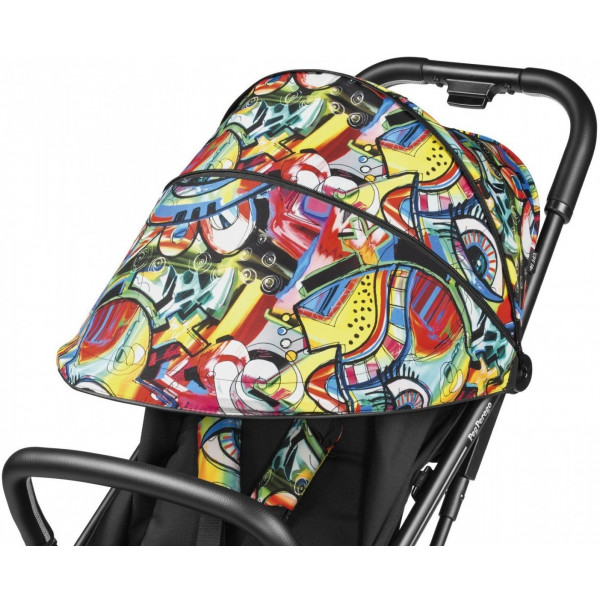 Фото - Коляска прогулочная Peg-Perego Selfie Street Art (черная с абстрактным рисунком)