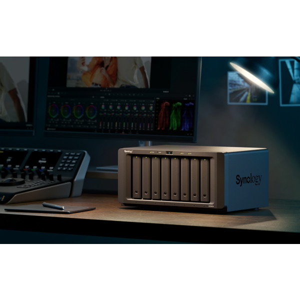 Фото - Мережеве сховище без HDD Synology DS1825+