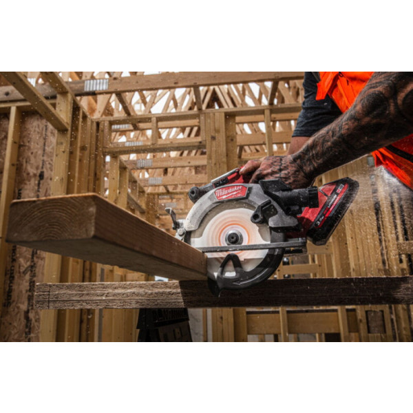Фото - Пила дисковая Milwaukee M18 FCCS55-0 165 мм (4933493587/B5)
