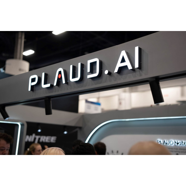 Фото - Диктофон Plaud.AI Note Black (NB-100-BL)