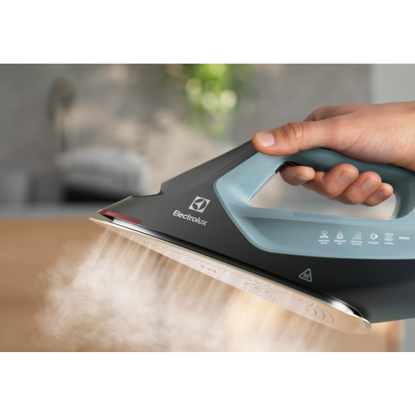 Фото - Утюг с парогенератором Electrolux E8ST2-8OG