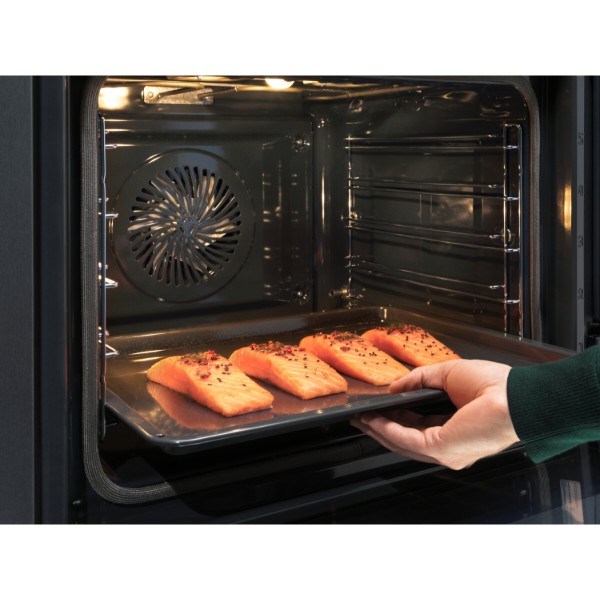 Фото - Духовой шкаф Electrolux EOB8S39WX