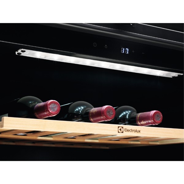 Фото - Винный шкаф Electrolux EWUS020B5B