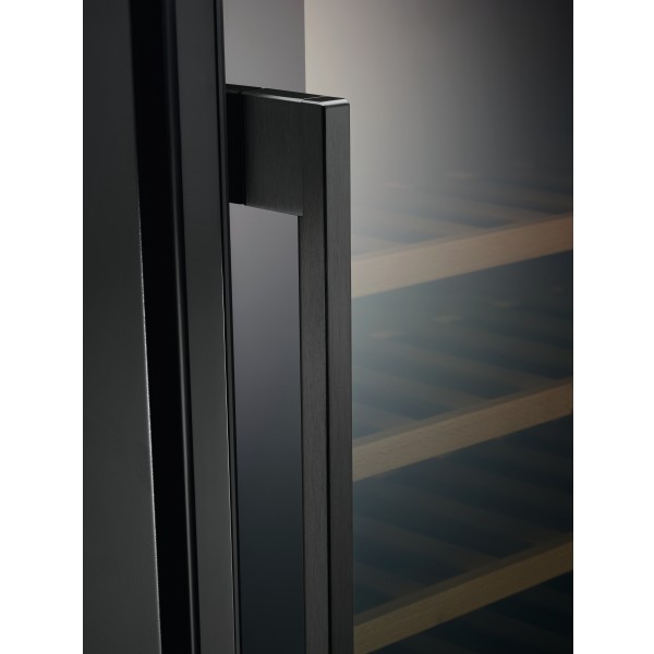 Фото - Винный шкаф Electrolux EWUS020B5B