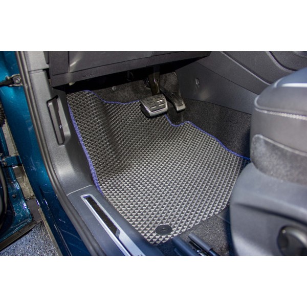 Фото - Коврики из экокожи в салон авто передние EVAtech для Tiguan (Mk 2) Volkswagen 2016-2020 2 поколение SUV EU (VW31492AN2AV4BBB)
