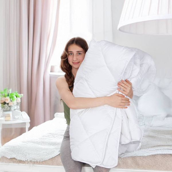 Фото - Одеяло всесезонное двуспальное евро Interscalit с кантом 200х220 (QI01625)