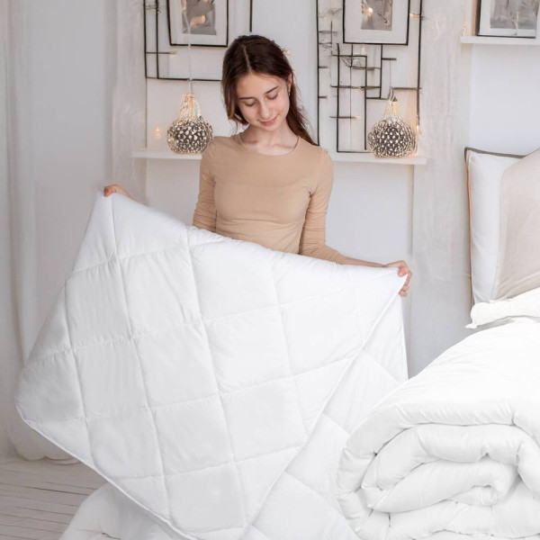 Фото - Одеяло всесезонное двуспальное евро Interscalit с кантом 200х220 (QI01625)