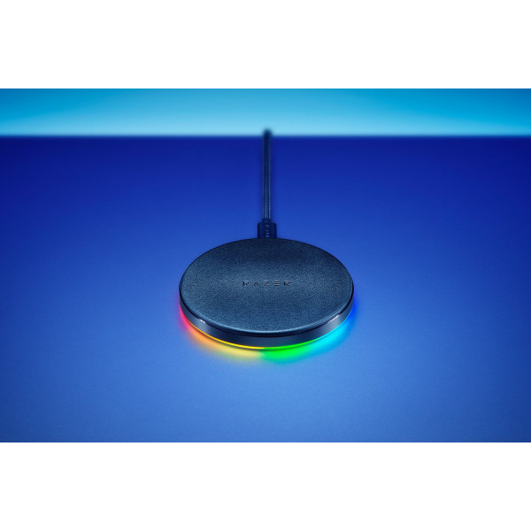 Фото - Бездротовий зарядний пристрій Razer Chroma Charging Pad 10W Fast WL Charger RGB Black (RC21-01600100-R371)