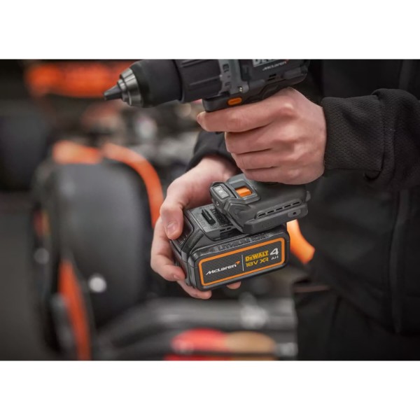 Фото - Набор электроинструментов DeWALT F1 TEAM LIMITED EDITION 18В XR Li-lon (DCK200MP2T)